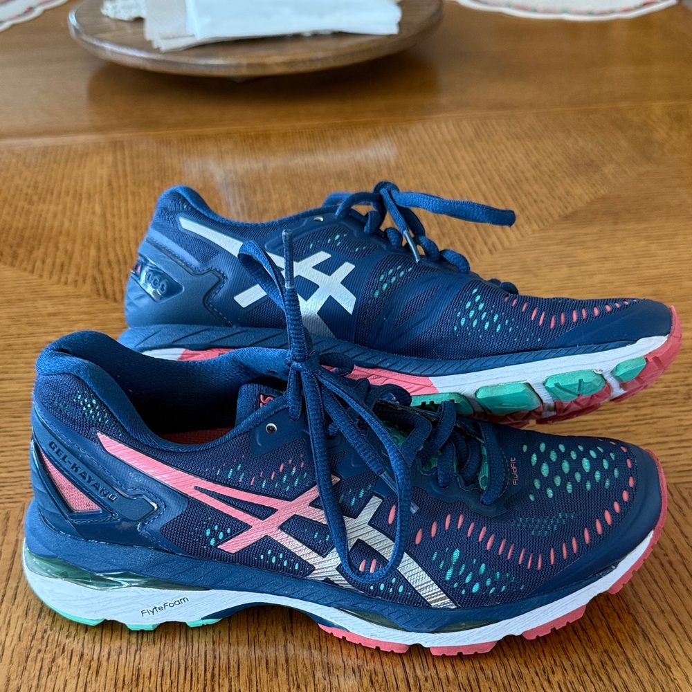 Women’s ASICS KAYANO 23 size 6.5 running shoes